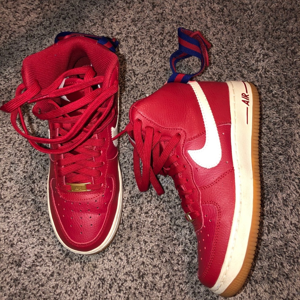 Shoes - Picture 2 of 6